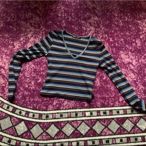 super cute cropped striped “V neck”